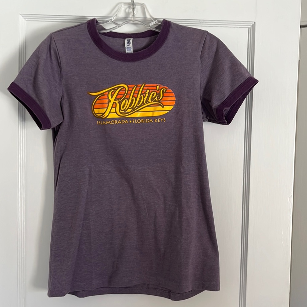 Iconic logo t-shirt Robbie’s Marina Islamorada Fl Keys Women’s size L purple